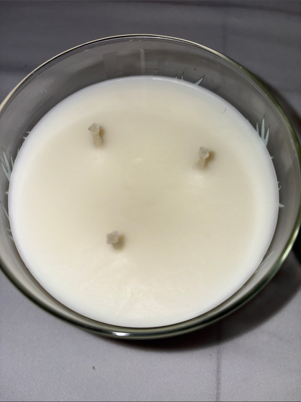 Bath & Body Works White Barn candle 14.5 oz 3 wick new Sea Salt and Balsam - Picture 2 of 3